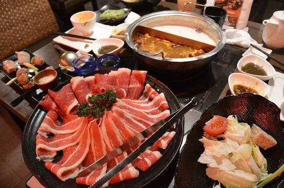 「聚北海道昆布鍋(板橋環球店)」：暖暖的火鍋．聚在一起的感覺真好！