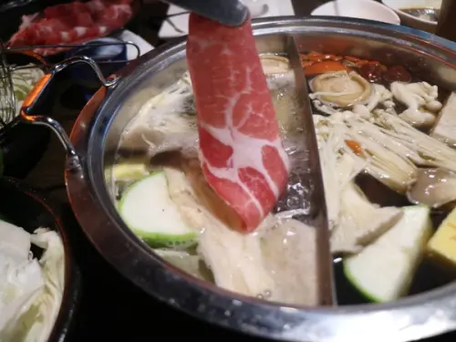 【台北美食】新鮮食材，聚北海道昆布鍋--板橋環球店@板橋車站