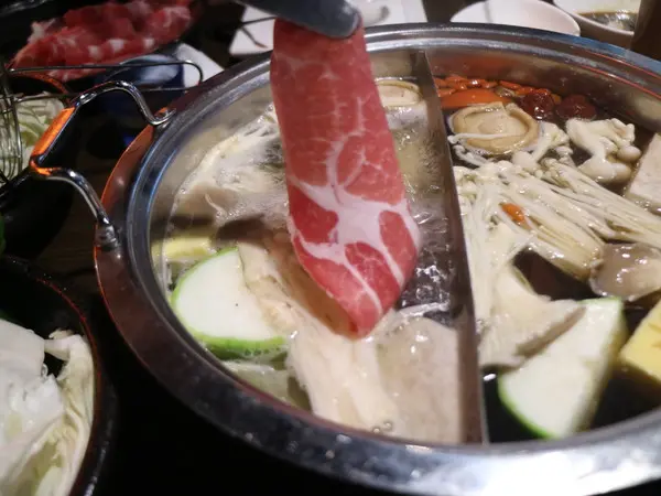 【台北美食】新鮮食材，聚北海道昆布鍋--板橋環球店@板橋車站