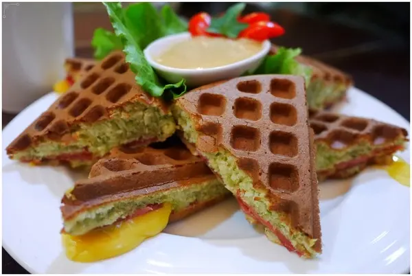 板橋也有盆栽奶茶？連男友都喜愛的好吃鬆餅在《182巷鬆餅廚房》