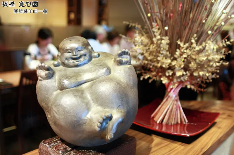 暴龍裝羊的一餐