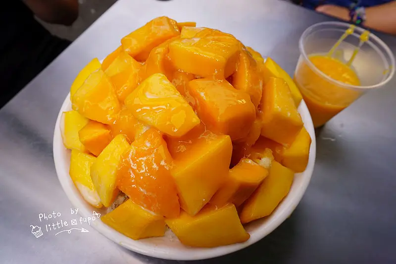 [台南中西區] 冰鄉芒果冰:邪惡逆天的芒果冰,滿滿的芒果果肉,蝦米?要吃之前還要淋上芒果汁..