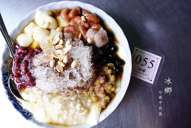 【台南冰品】冰鄉‧超值冰品！想吃就請早點報到，才剛開門就瞬間客滿～│薑糖番茄│草莓冰│芒果冰│