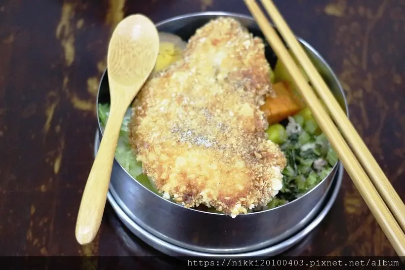 板橋銅板美食推薦 板橋鐵道便當 板橋路易莎咖啡 自備環保餐具還能參加新北不塑之客有禮 好獎三重抽 最大獎可獲得iPhone XR或iPad大獎