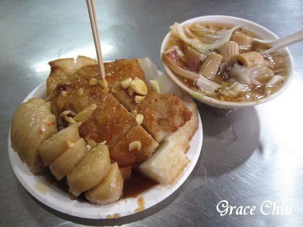 板橋黃石市場銅板價人氣小吃～炸蘿蔔糕／糯米腸／芋粿Q／高記生炒魷魚