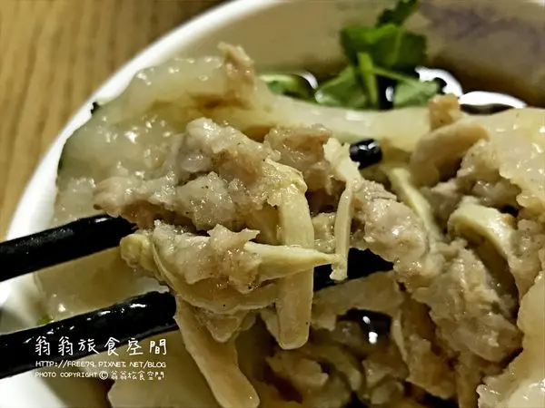 【美食-板橋區】巷弄美食，黑肉圓刷嘴醬料停不了口！//銅板貼心價//板橋區//光仁中學//中山路//