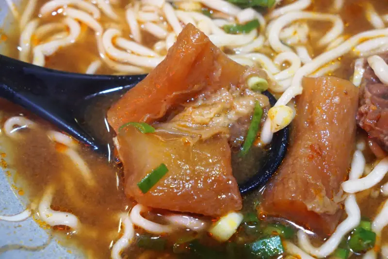 濃郁中帶點清甜的湯頭 在地人推薦的好味道-謝媽媽牛肉麵@汐止火車站@汐止老街