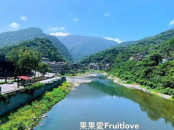 烏來老街　吃美食．搭台車．看瀑布．搭纜車．舒服又放鬆　～　親子寵物友善　烏來溫泉
