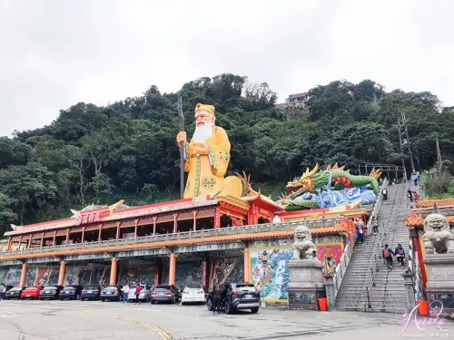 【台北景點】烘爐地南山福德宮。24小時開放~北台灣最大土地公廟！ 求財必來還能欣賞無敵夜景 - ANIKO 艾妮可美味人生