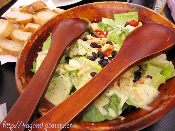 台北新店：抱飲抱食