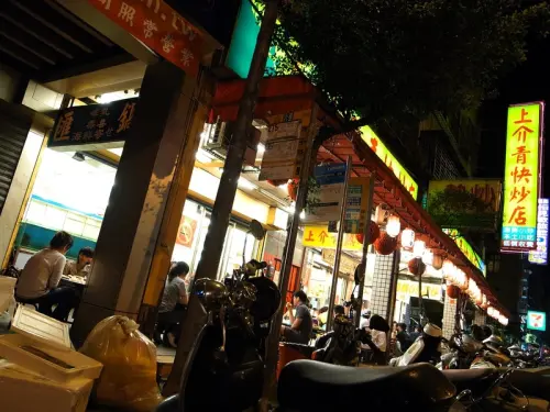 GRD日誌---19052010 永和知名的上介青快炒店