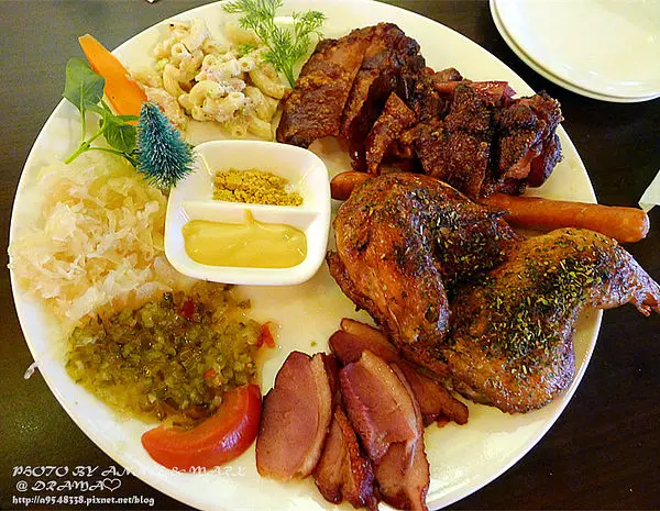 ◎吃吃喝喝~【永力旺德國豬腳】只是吃個耶誕大餐,卻不小心掉進童話王國！