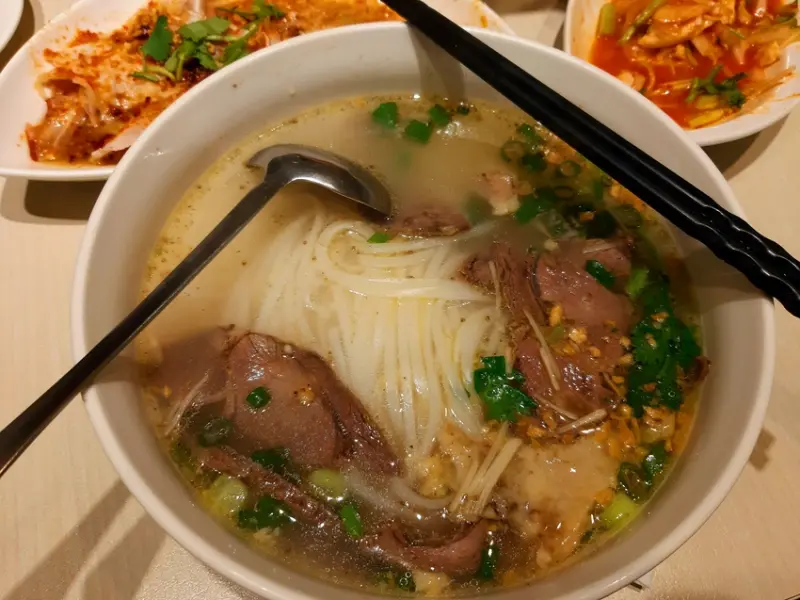 【新北市永和區 / 捷運頂溪站 / 滇緬小吃】 永和頂溪站美食 超對胃 雲南婆婆 一吃就上癮