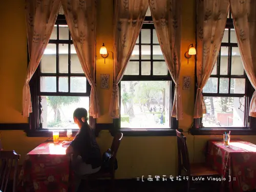 【台南 Tainan】狹窄入口內的懷舊老洋房風格 窄門咖啡