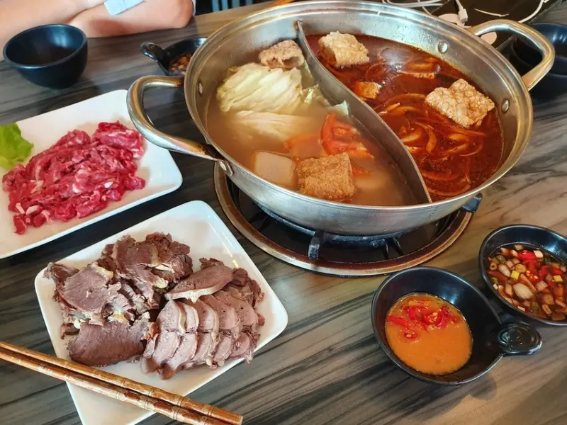 (胖樺食記)台北新北超推薦溫體牛「牛老大涮牛肉」/三分熟齒頰留香/熱炒也讓人驚艷/土城八德路承德路必吃美食/完整菜單