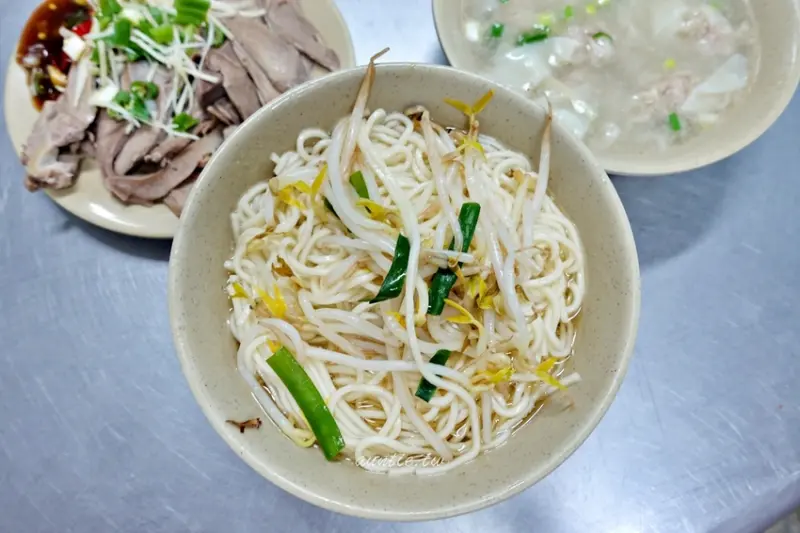 【新北】土城 工業區烏醋麵 口味溫潤烏醋麵便宜又美味 必點新鮮黑白切 - 水晶安蹄 不務正業過生活