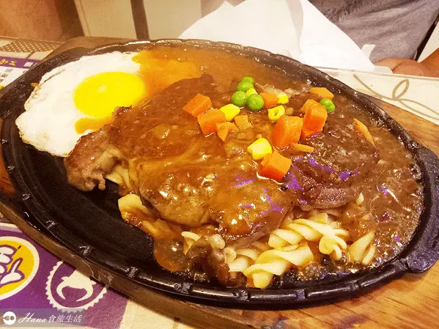 【新北三重】佳鄉牛排 | 表現普普的稍貴在地平價牛排 無限量供應沙啦吧、飲料、冰淇淋、水果、湯品 
