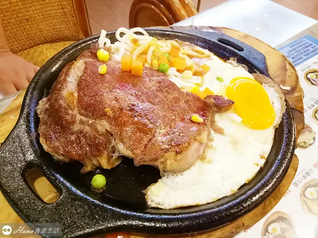 【新北三重】家堤牛排 | 中興橋旁 好吃的平價牛排和豬排 豐富無限供應20多項沙拉吧、冰淇淋、爆米花、飲料、水果、麵包等
