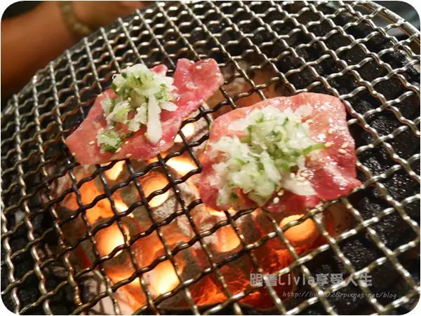 美食。餐廳│  新北三重區 三重國小捷運站 燒肉一筋 高品質的燒肉店 氣氛裝潢食材都好優阿！ ❤跟著Livia享受人生❤