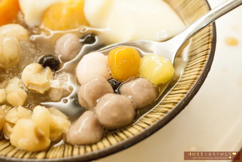 【新北三重_菜寮站】傳統集美三色布丁甜品店♥每天現做的好吃手工芋圓配上黑糖刨冰好棒，我是芋頭控!!♥♥