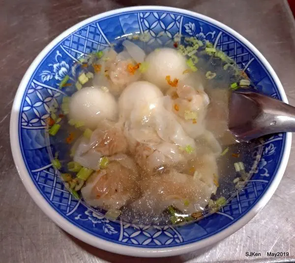 (三和夜市小吃美食)超過一甲子老攤「阿文餛飩湯圓」--- 在地超人氣古早味小攤，鮮肉餛飩湯圓混搭多款餐點好美味!