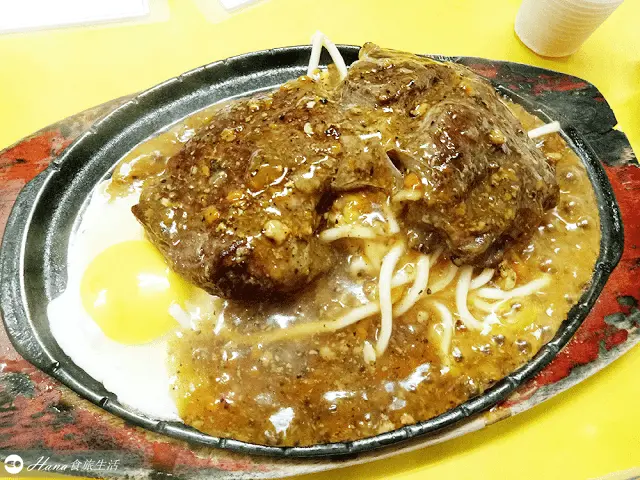 【新北三重】阿信牛排 | 在地人氣平價大塊牛排 份量足 附奶油餐包 玉米濃湯、紅茶喝到飽 
