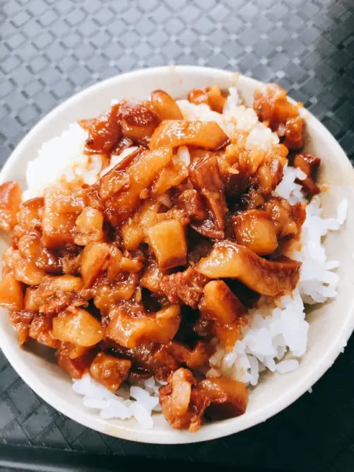 【偽グルメ】台北|三重【今大魯肉飯】 排好排滿!              