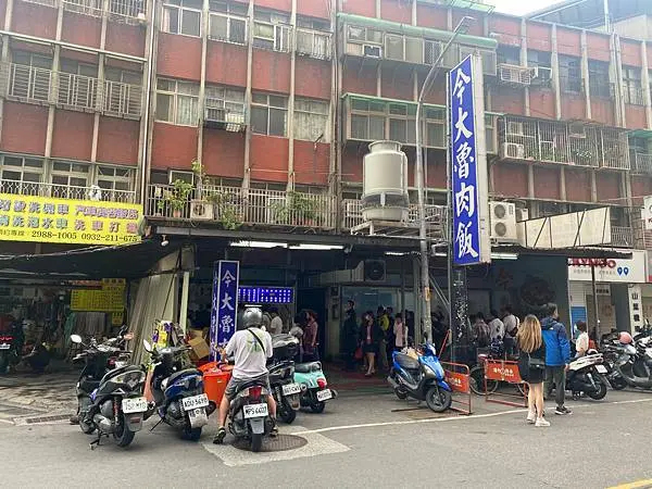 三重滷肉飯之旅：今大滷肉飯，五燈獎豬腳飯與店小二滷肉飯