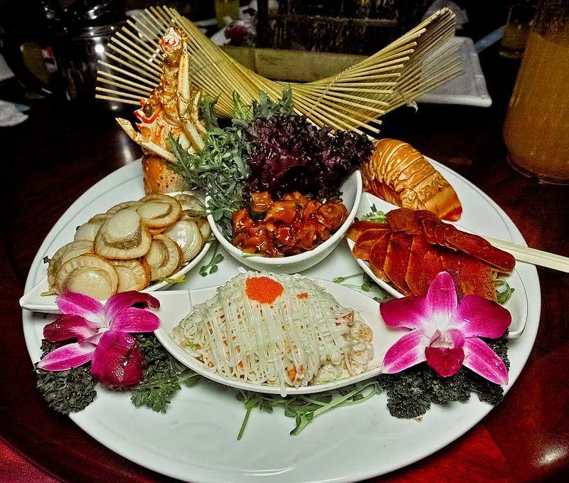 有著美味海鮮美饌+經濟實惠交通方便的婚宴餐廳 新東王餐廳