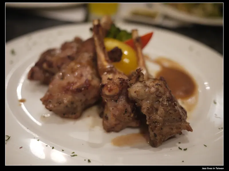 [怡情軒] 只剩套餐式主餐, 已經沒有豪華自助吧了~ CP值不在了~