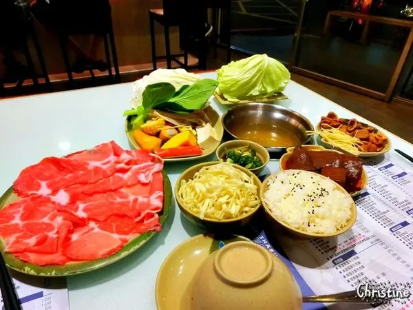 【新北。美食】新莊 / 悅來涮涮鍋，宵夜吃火鍋好地方，滷汁入味剛好的滷大腸，中港麥當勞對面