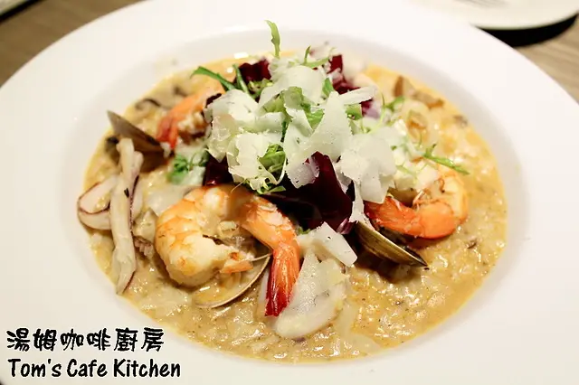 【捷運三民高中】湯姆咖啡廚房--香Q餅皮、香濃燉飯，涮嘴好滋味。