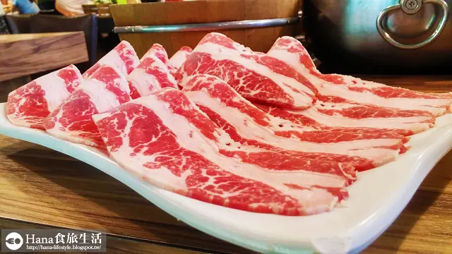 
【新北蘆洲】正官木桶鍋 | 品質保證、份量十足肉片 新鮮肥厚鯛魚片 豬骨蔬果湯底清爽甘甜  隨鍋贈限量meiji冰棒
