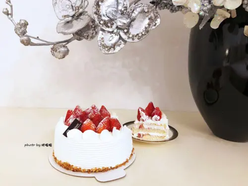 【台中 東區】La maison 梅笙蛋糕工作室(進德店)🍓🍓🍓台中老字號甜點工作室，草莓蛋糕更是聞名遐邇，價格平實，好吃無誤😉