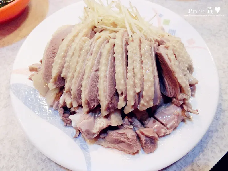 台中黃記鵝肉冬粉。台中火車站附近美食小吃!喜歡吃鵝肉的你們絕對不可以錯過!原汁原味的鵝肉料哩!小心太晚來就賣光囉!