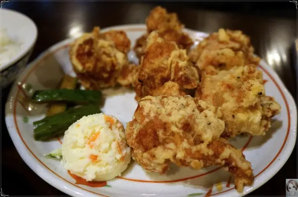 台北 捷運中山國中站 CHIFFON~美味戚風蛋糕裡藏著人氣炸雞