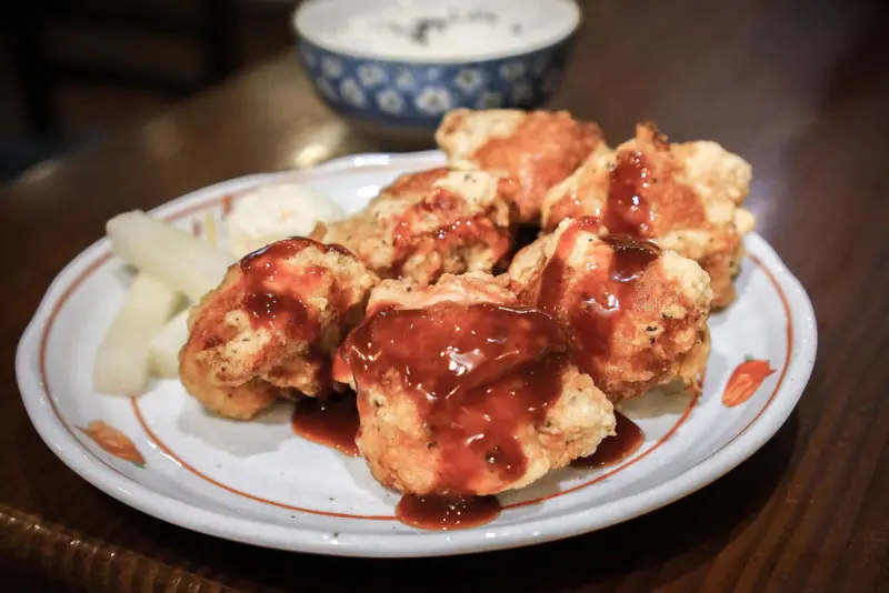 『Chiffon日式手工蛋糕店X魔王』台北松山區 戚風蛋糕店裡竟然有賣超大塊炸雞飯?! 來自日本的好味道家庭料理餐廳 捷運中山國中站『內文有店家資訊與菜單』