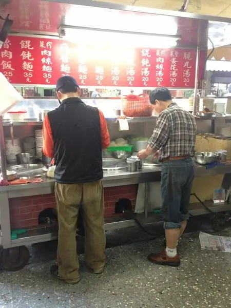 【台中。食】向上市場的無名麵攤（有人稱為阿隆麵攤）