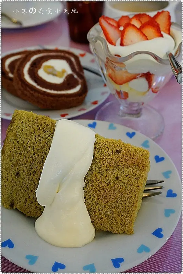 『台中。南區』愛戀戚風2號店║炎夏到！輕爽一夏~現烤帕尼尼外酥內餡飽滿。健康無負擔