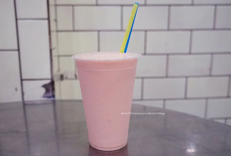 【台中南區】清心冰果牛乳大王-木瓜牛奶.紅蘿蔔汁.烤吐司.忠孝夜市消夜好選擇.清心和美乃屋今天吃哪一家