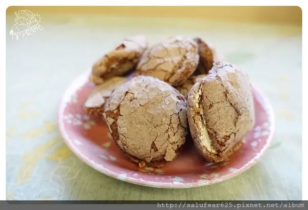 【食記】台中南區｜在地人帶路的第三市場隱藏美食！傳說中的榮記餅店「台式馬卡龍」，便宜又好吃！