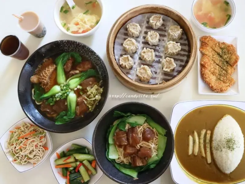 台中美食│清一色興大店〃大四喜滿漢牛肉麵好澎派!!內用免費加湯加麵，還有珍珠奶茶喝到飽~