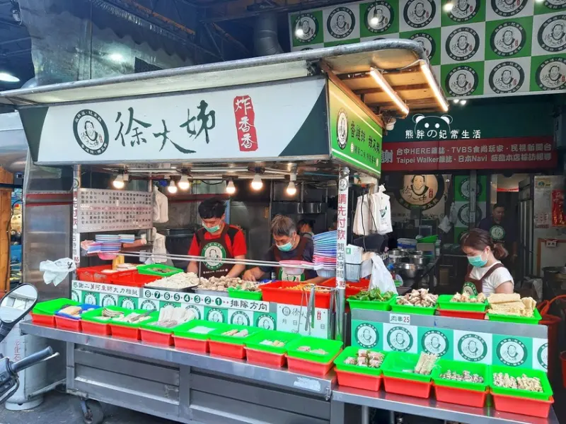 【台中南區】徐大姊炸香香，忠孝夜市知名人氣夜市小吃，食材選擇性相當多，曾受多家知名媒體採訪報導
