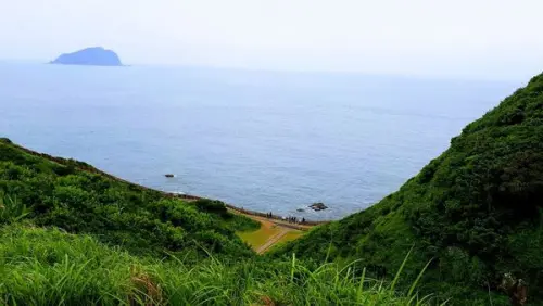 【基隆望幽谷、潮境公園、潮境海洋中心】八斗子三大必遊景點/超療癒山海美景步道/童心未泯飛天掃帚、海上甜甜圈、看海情人座椅、鸚鵡螺溜滑梯