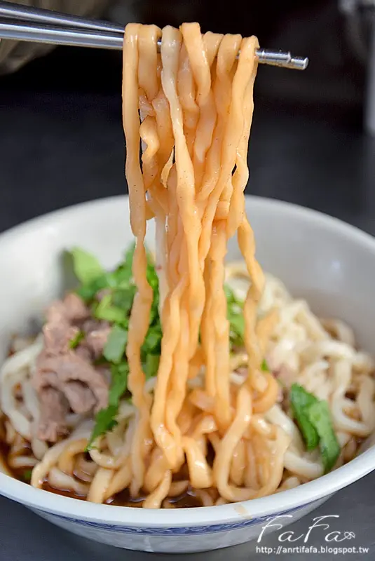 
[台中-食記] 王印製麵 麻辣乾麵。 50元銅板麵食
