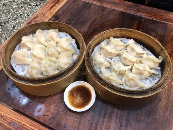 台中北平路美食蒸餃》李記蒸餃世家菜單價位大公開！太犯規了！每一口都爆漿～台中北平路必吃美食小吃餐廳推薦。
