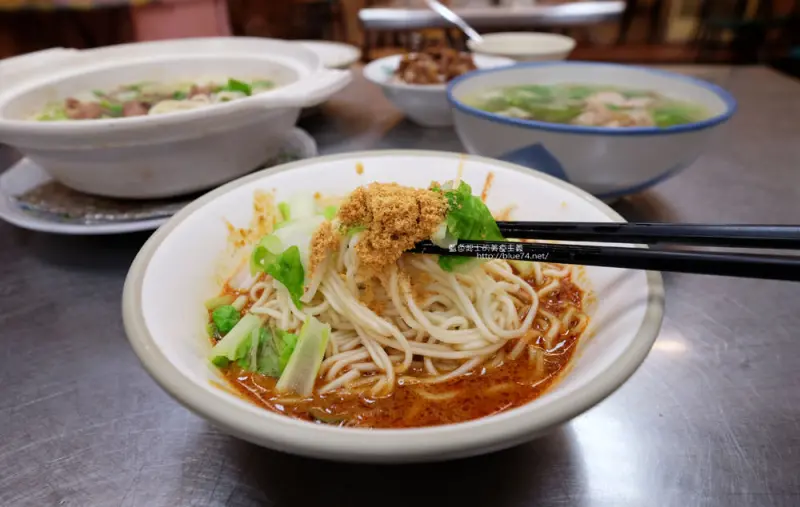 台中北區│家味小館-翻滾吧.砂鍋牛肉麵 - 藍色起士的美食主義