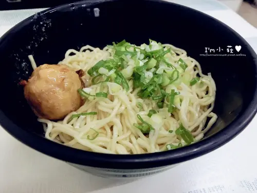 東記傻瓜麵(三民店)。咱家麵館傻瓜麵!吃了不會變傻瓜的傻瓜麵!讓人會想再光顧的傻瓜麵!台中一中街!