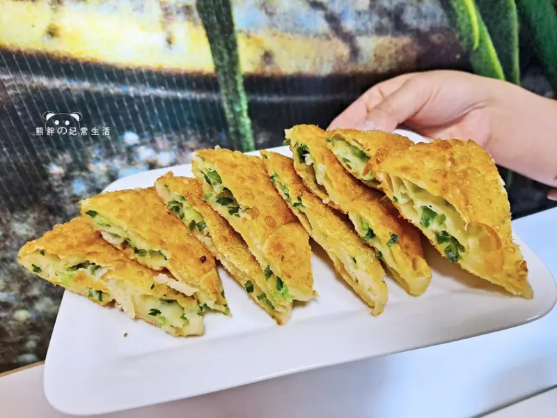 【台中北區】劉姥姥手工蔥油餅，人氣十足平價銅板美食，滿滿濃郁青蔥香氣，外酥內Q口感有嚼勁，台中美食推薦