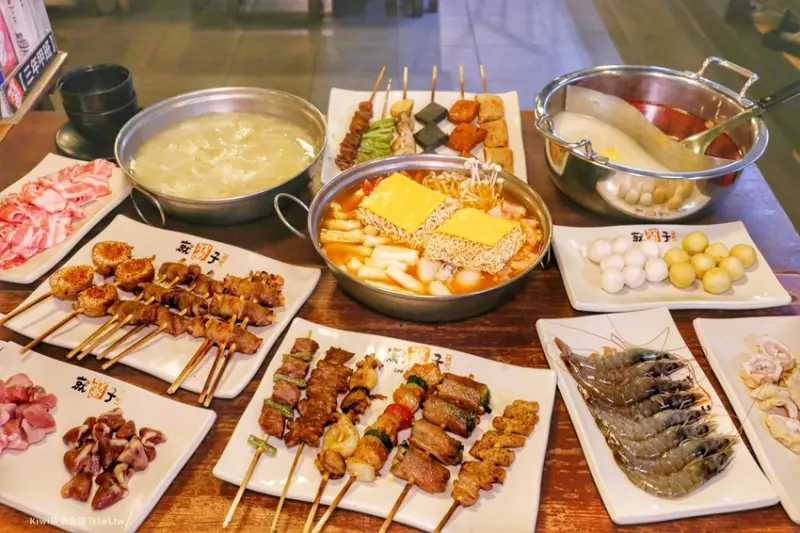 台中北區美食推薦就醬子烤吧健行店｜吃串燒尬鴛鴦鍋、韓式部隊鍋、酸菜白肉鍋超過癮！宵夜場吃起來～ - Kiwi 樂活食旅